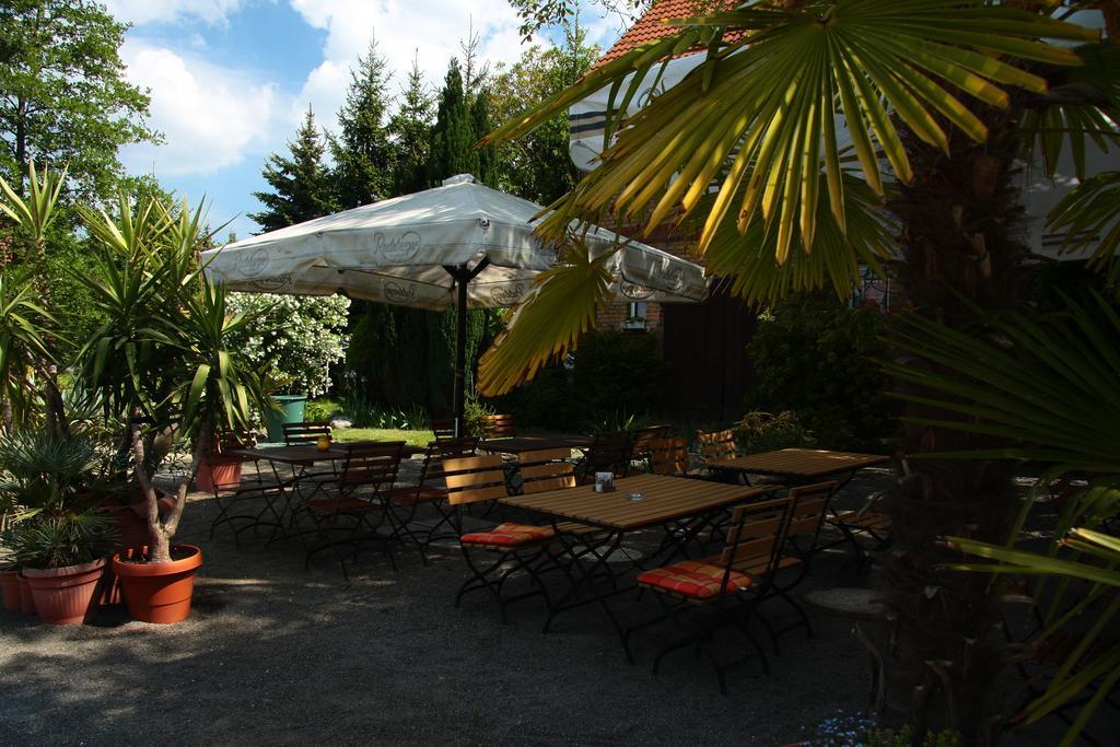 Werners Landgasthaus Lieskau Exterior photo